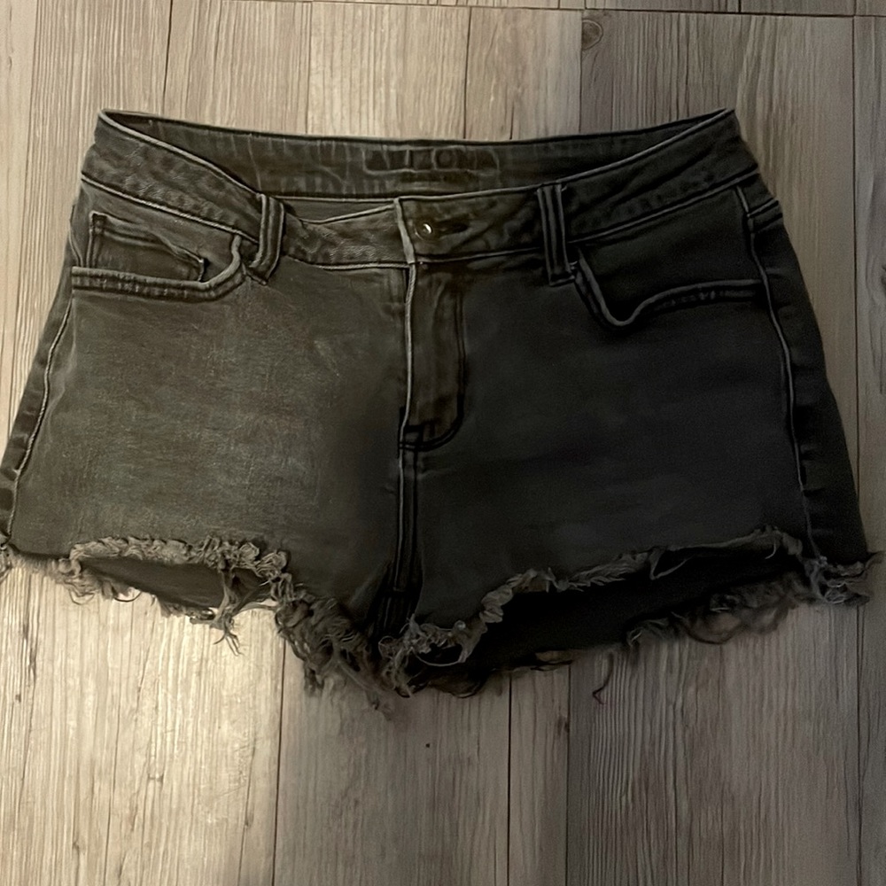 Arizona jean co. gray. Jean shorts.